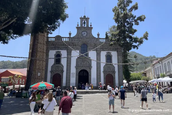 La fachada principal de la basílica