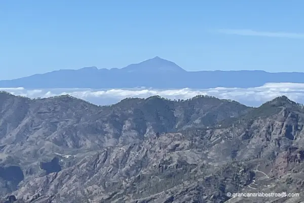 Las espectaculares vistas del Teide desde la terraza del monasterio