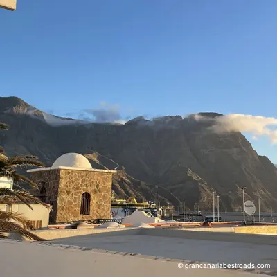 A view from the promenade, overlooking the cliffs