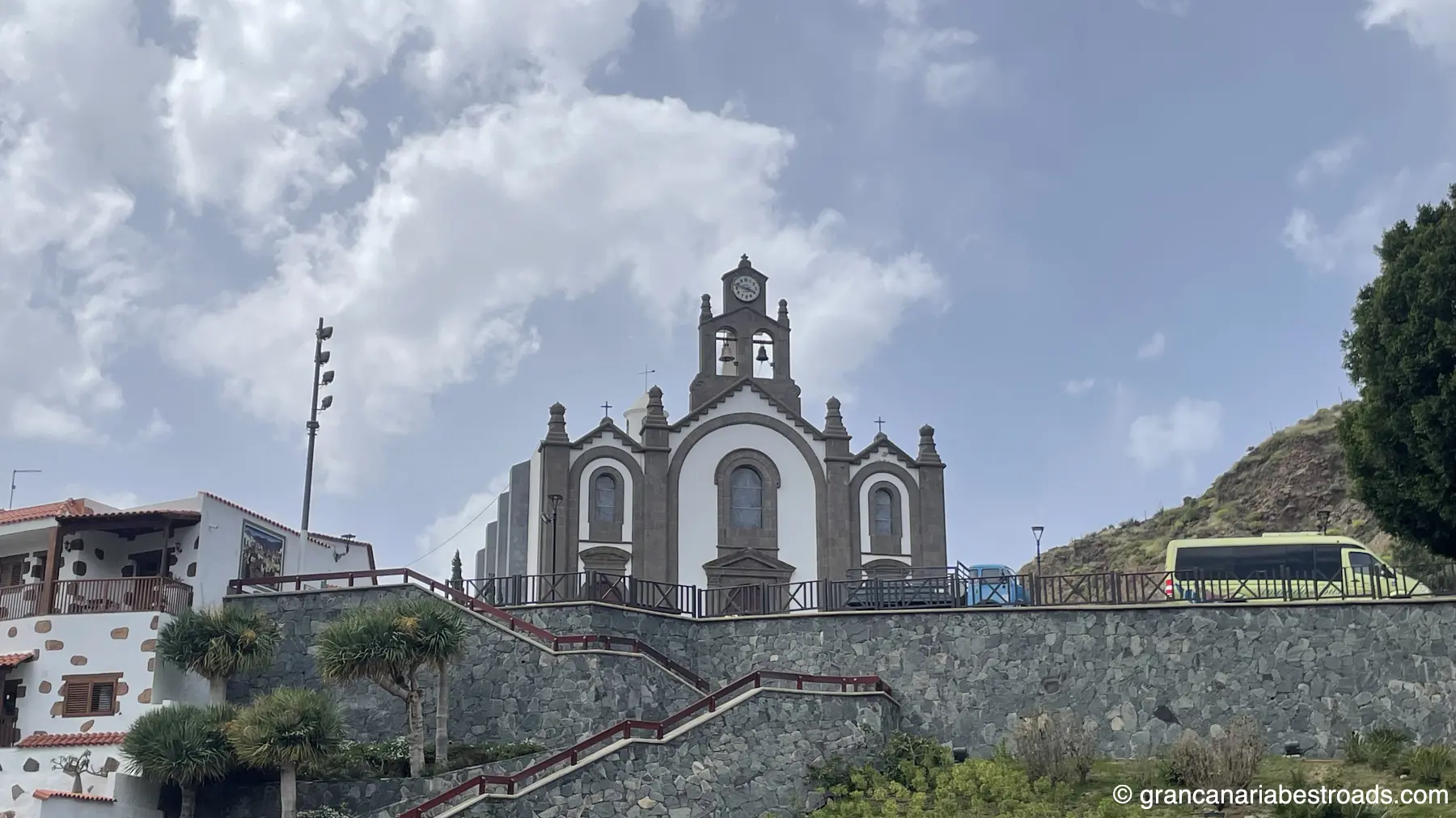 Blick auf den Hauptplatz und die Kirche Santa Lucía