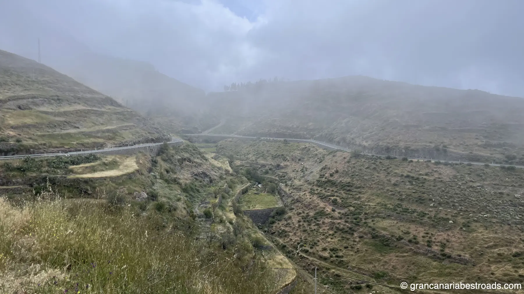 GC-21: a stretch of road that runs along the mountain before reaching Artenara