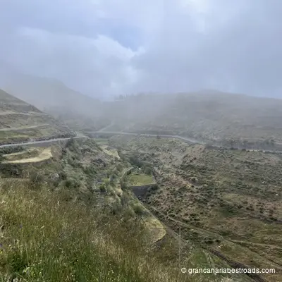 GC-21: a stretch of road that runs along the mountain before reaching Artenara