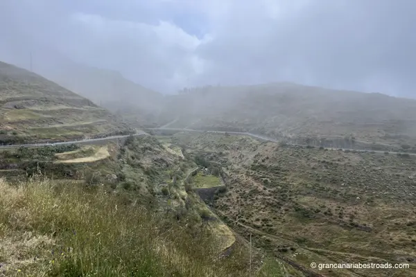 GC-21: a stretch of road that runs along the mountain before reaching Artenara
