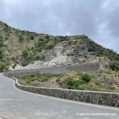 GC 210: a switchback that winds around a mountain outcrop