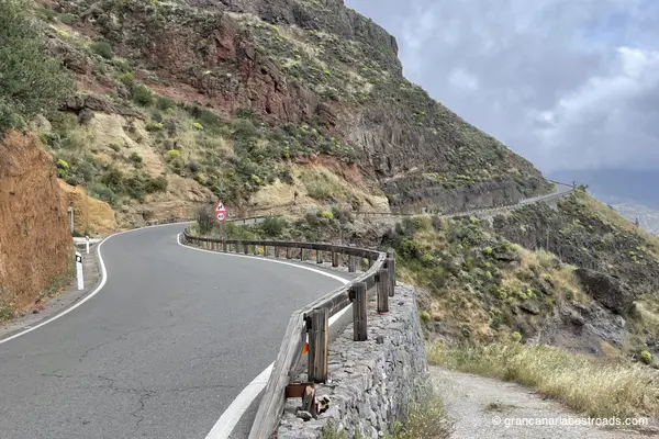 GC 210: colorful rocks, winding roads, and sweeping views
