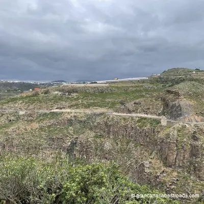 GC 291: a section of road that runs along the side of a mountain