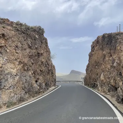 GC-65: Passage between two rocks