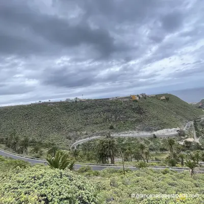 GC 75: a stretch of winding road with gentle curves, lush vegetation, and ocean views. A real sight to behold!